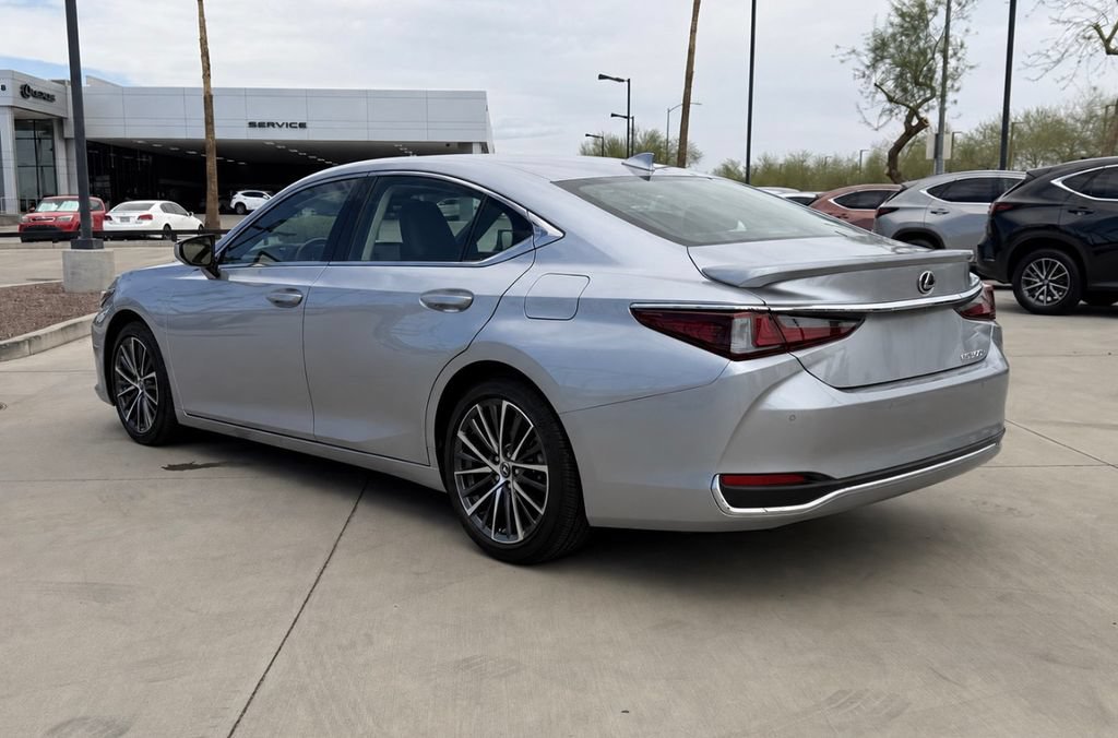 Used 2025 Lexus ES 300h w/ Premium Package FWD image 4