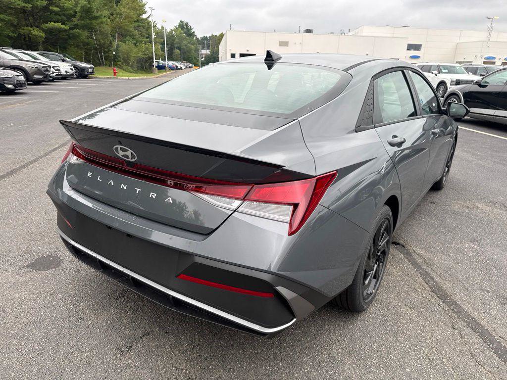 New 2026 Hyundai Elantra SEL Sport FWD image 5