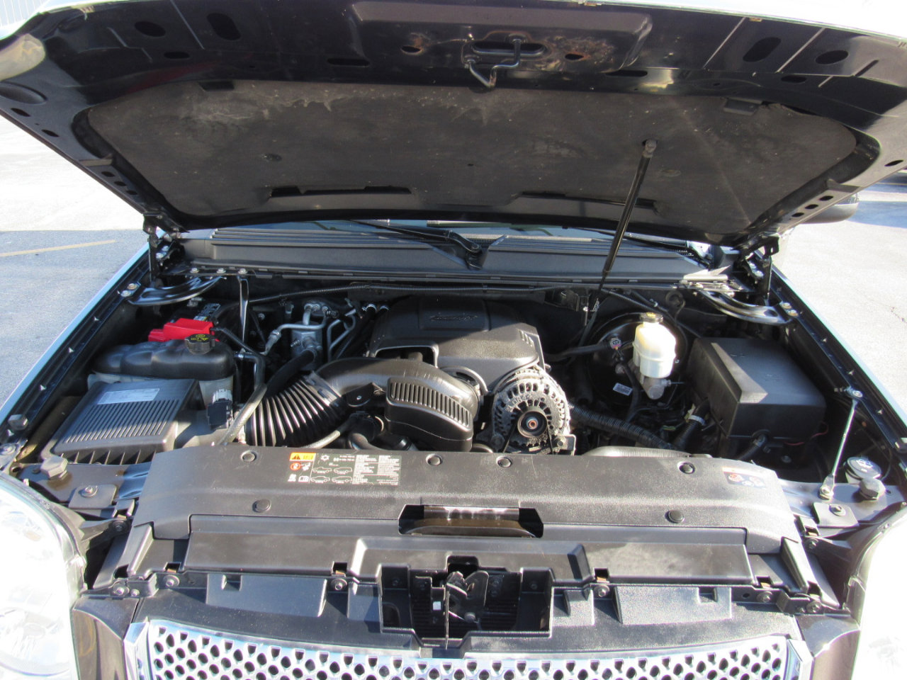 Used 2013 GMC Yukon XL Denali image 35