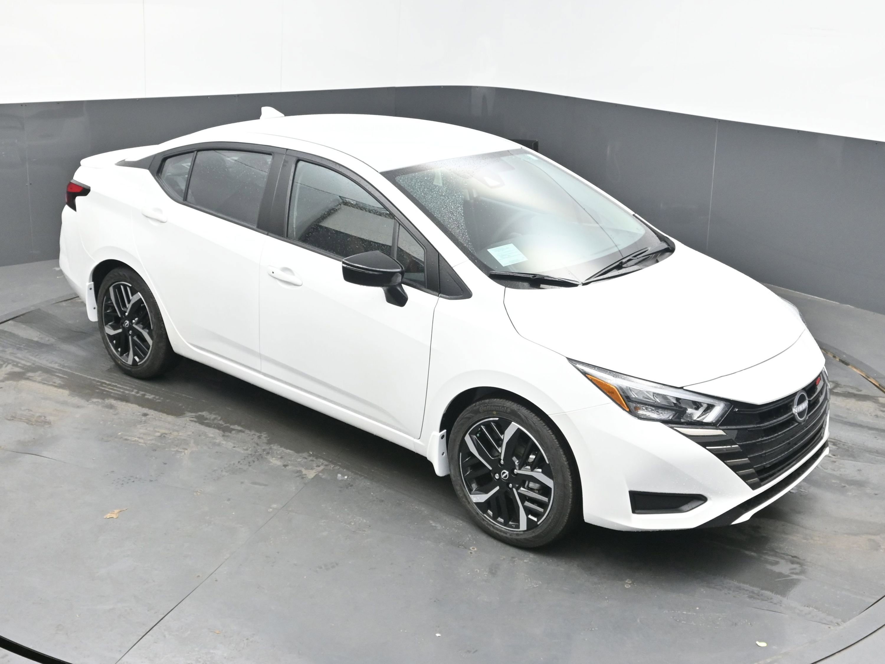 New 2025 Nissan Versa SR image 30