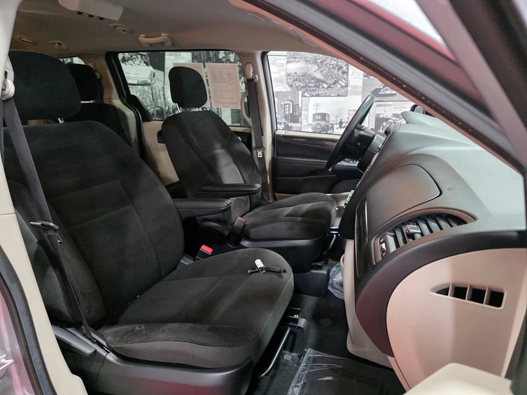 Used 2019 Dodge Grand Caravan SE FWD image 16
