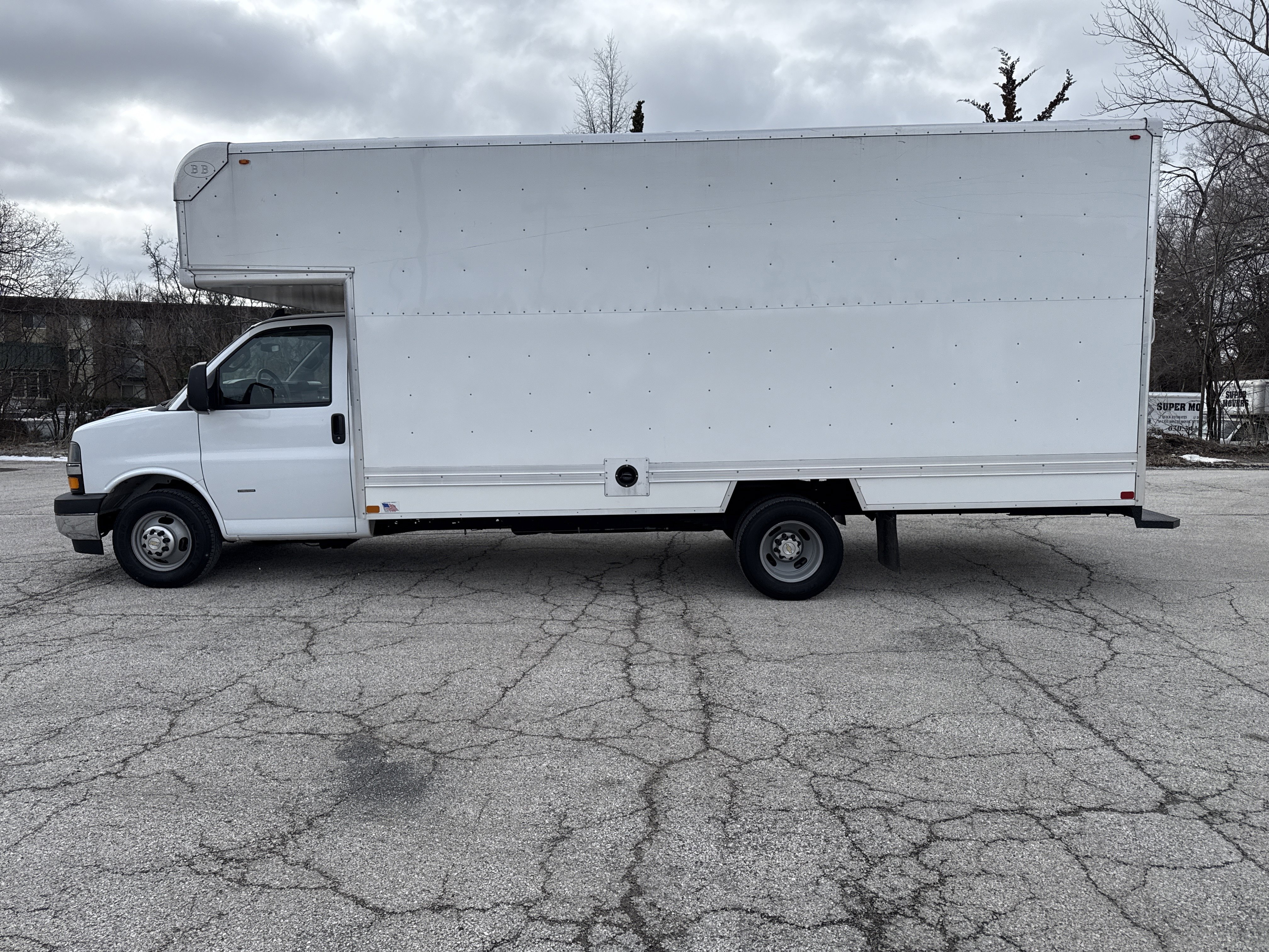 Used 2023 Chevrolet Express 3500 w/ Power Convenience Package image 7