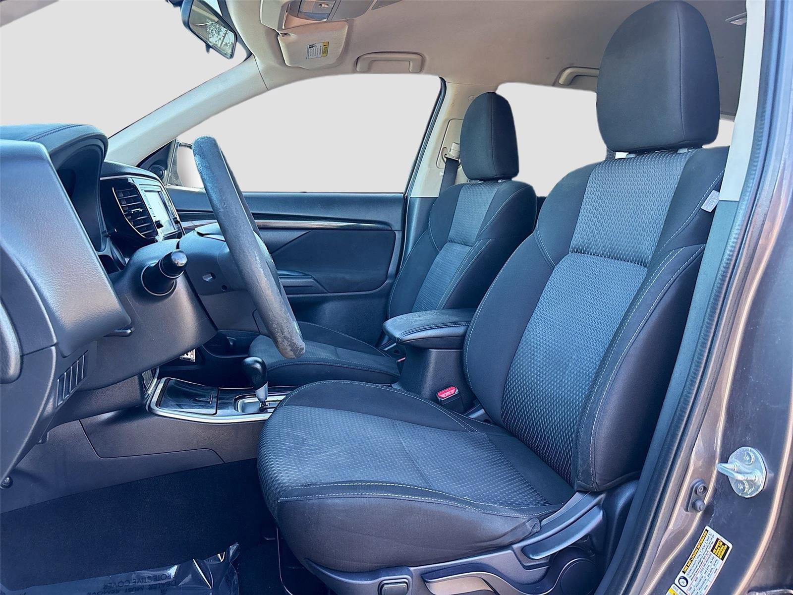 Used 2020 Mitsubishi Outlander ES image 21