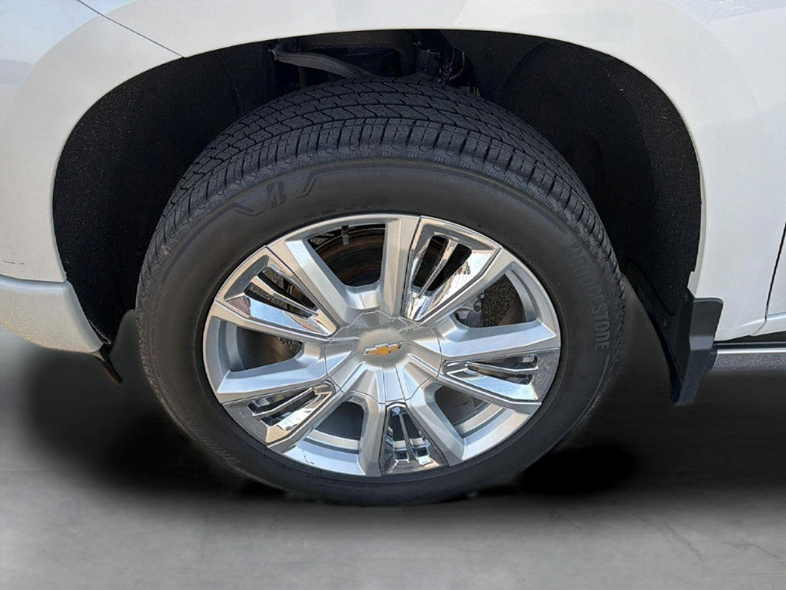 Used 2022 Chevrolet Silverado 1500 High Country w/ High Country Premium Package AWD/4WD image 9