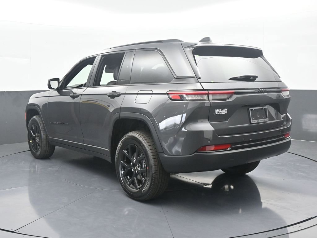 New 2025 Jeep Grand Cherokee Altitude image 4