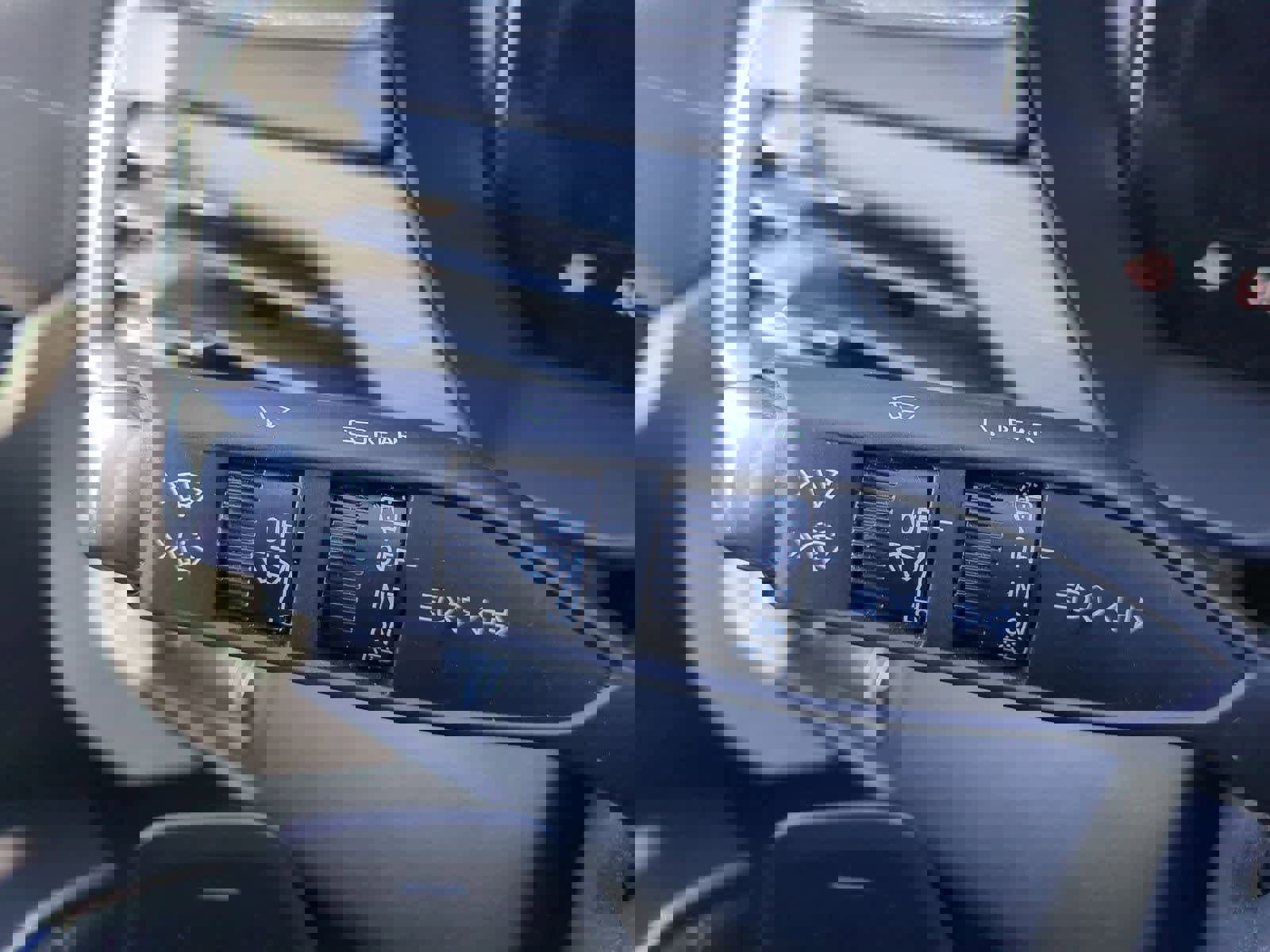 Used 2025 GMC Acadia Elevation image 24