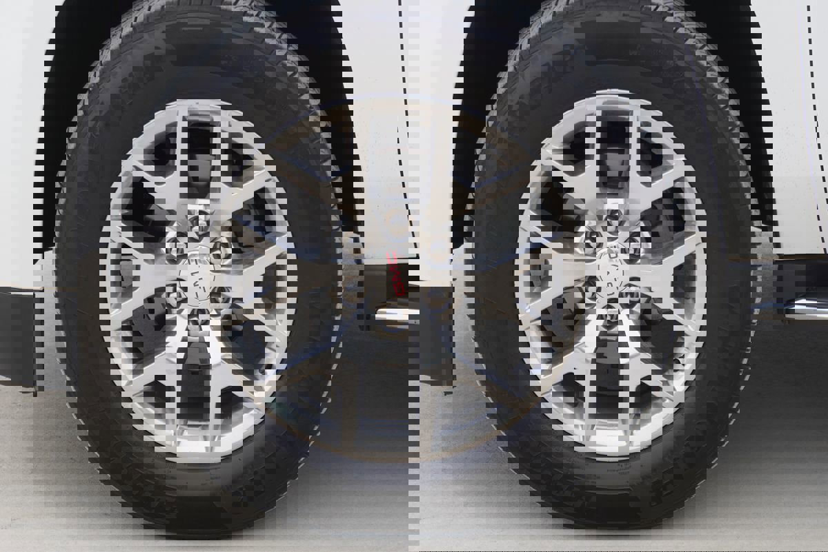 Used 2017 GMC Yukon XL SLT w/ Open Road Package image 4