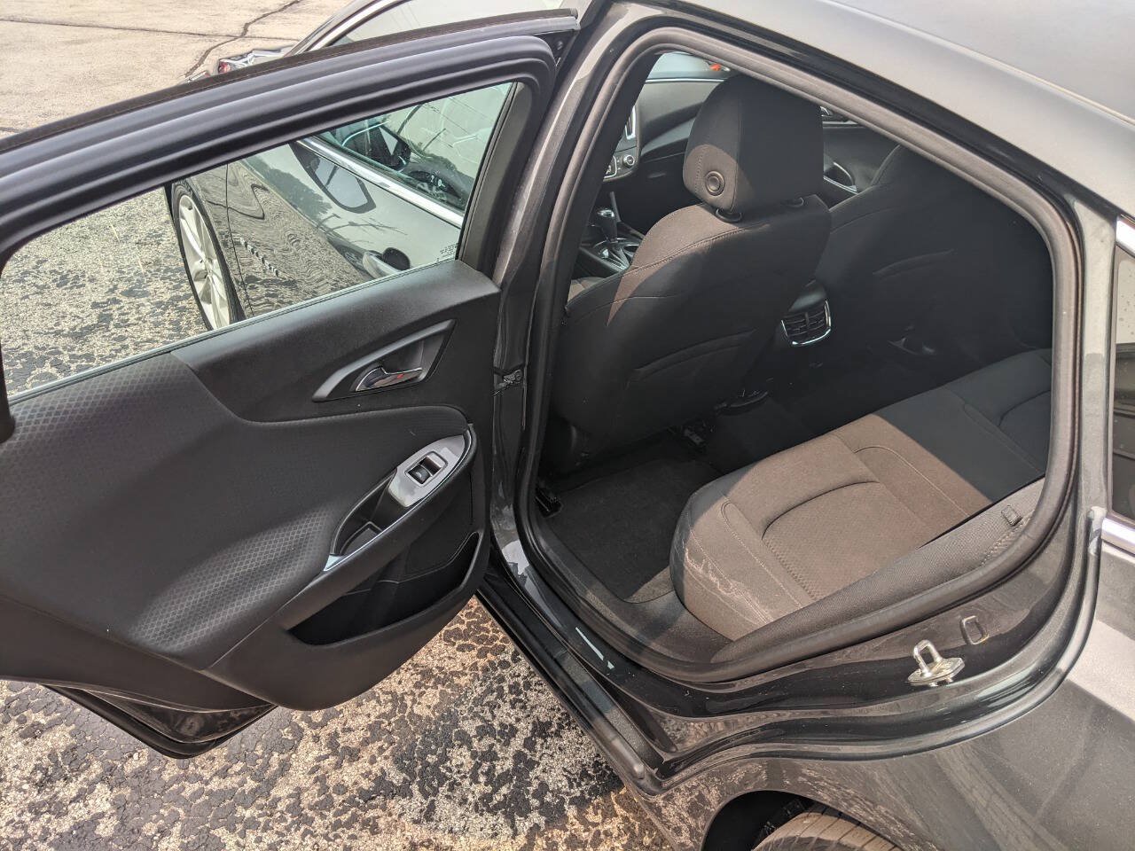 Used 2016 Chevrolet Malibu LT FWD image 11