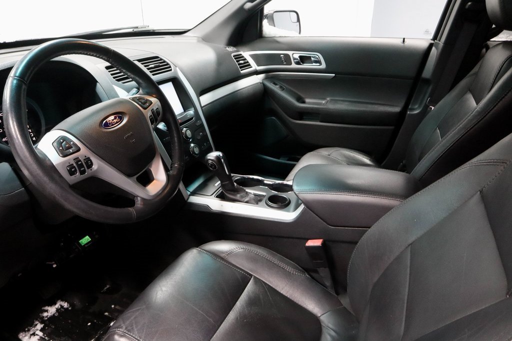 Used 2015 Ford Explorer XLT w/ Equipment Group 202A image 24