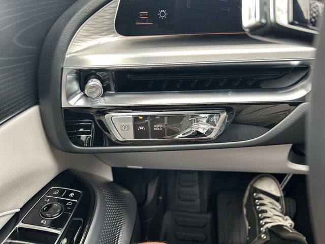 New 2026 Cadillac Lyriq Premium Luxury image 33