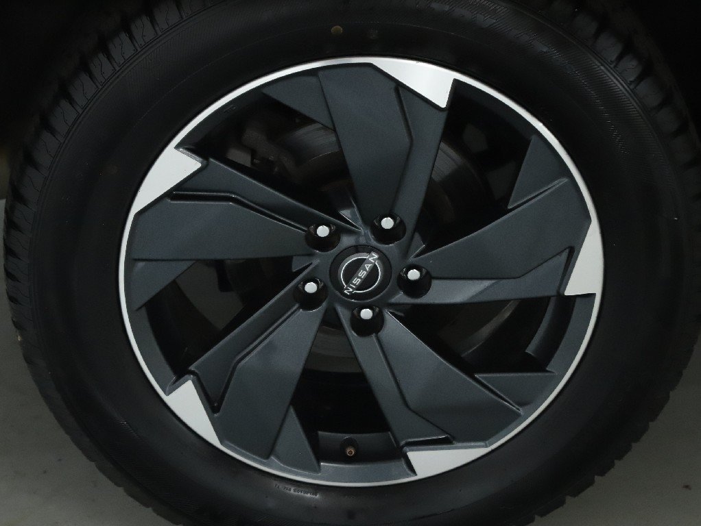 Used 2024 Nissan Rogue SV AWD/4WD image 12