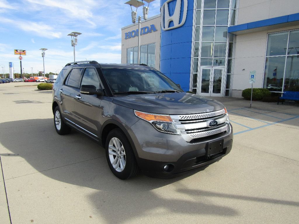 Used 2013 Ford Explorer XLT image 3