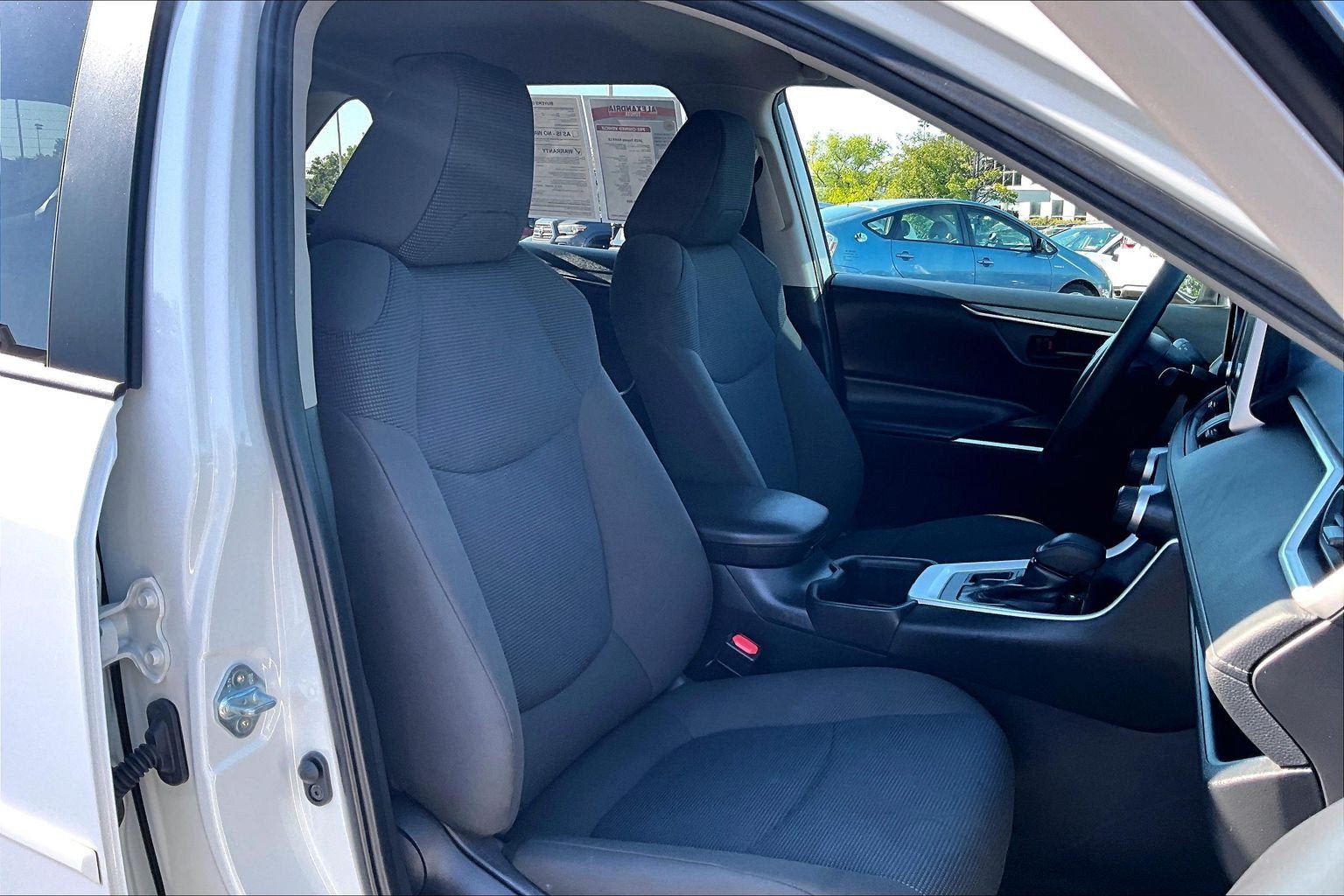 Used 2023 Toyota RAV4 LE AWD/4WD image 7