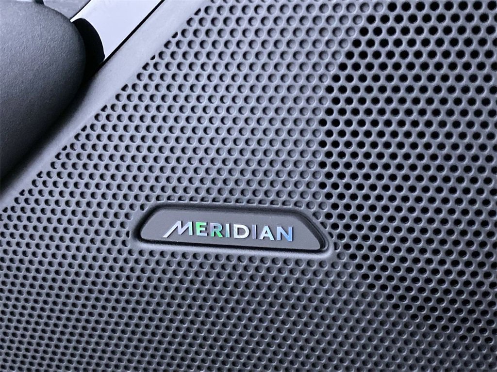 Used 2025 Land Rover Range Rover Velar Dynamic SE image 34