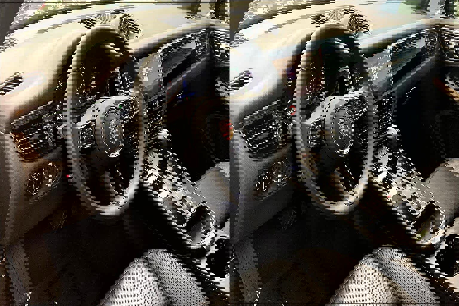 Used 2025 Porsche Macan image 17