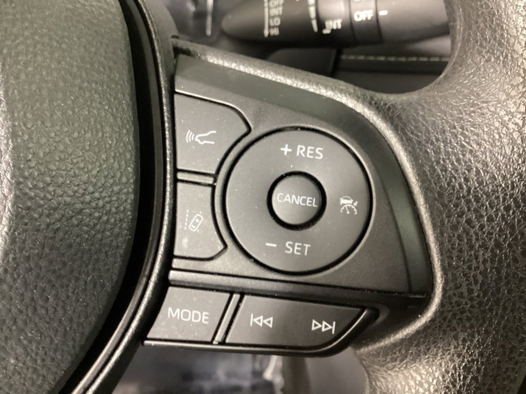 Used 2025 Toyota RAV4 XLE AWD/4WD image 15