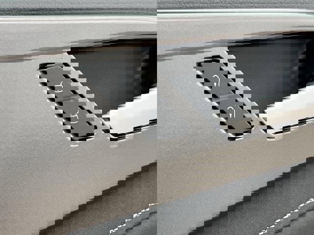 New 2025 Volkswagen Taos SE image 25