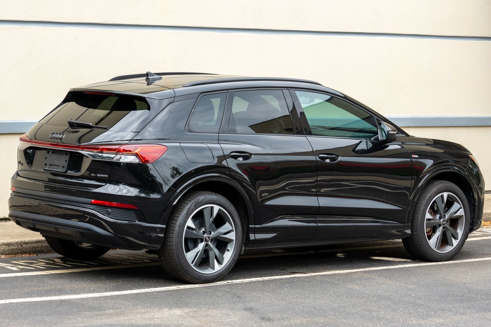 Used 2023 Audi Q4 e-tron Premium Plus w/ Premium Plus AWD/4WD image 11
