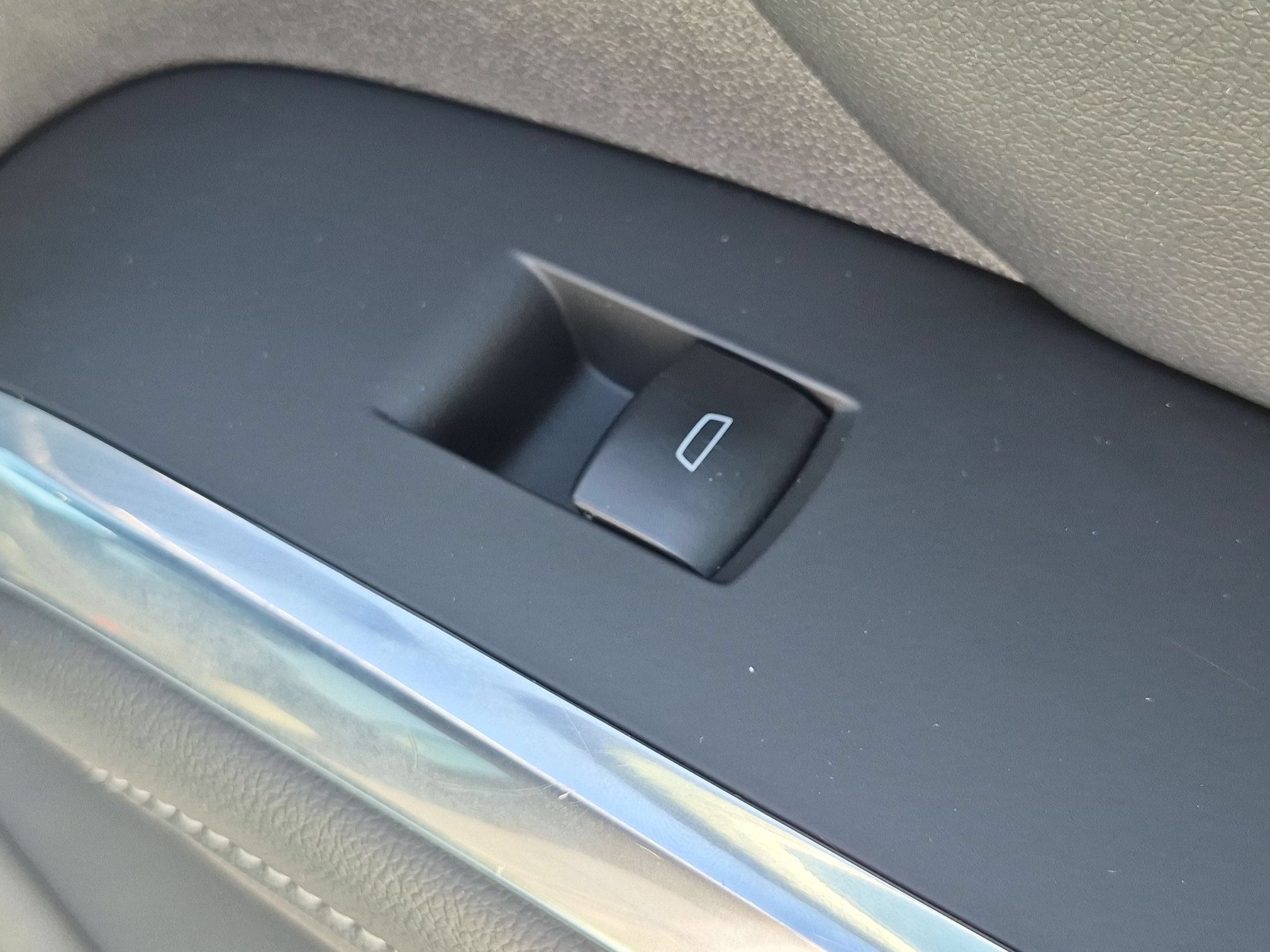 Used 2025 Chevrolet Traverse LT FWD image 38