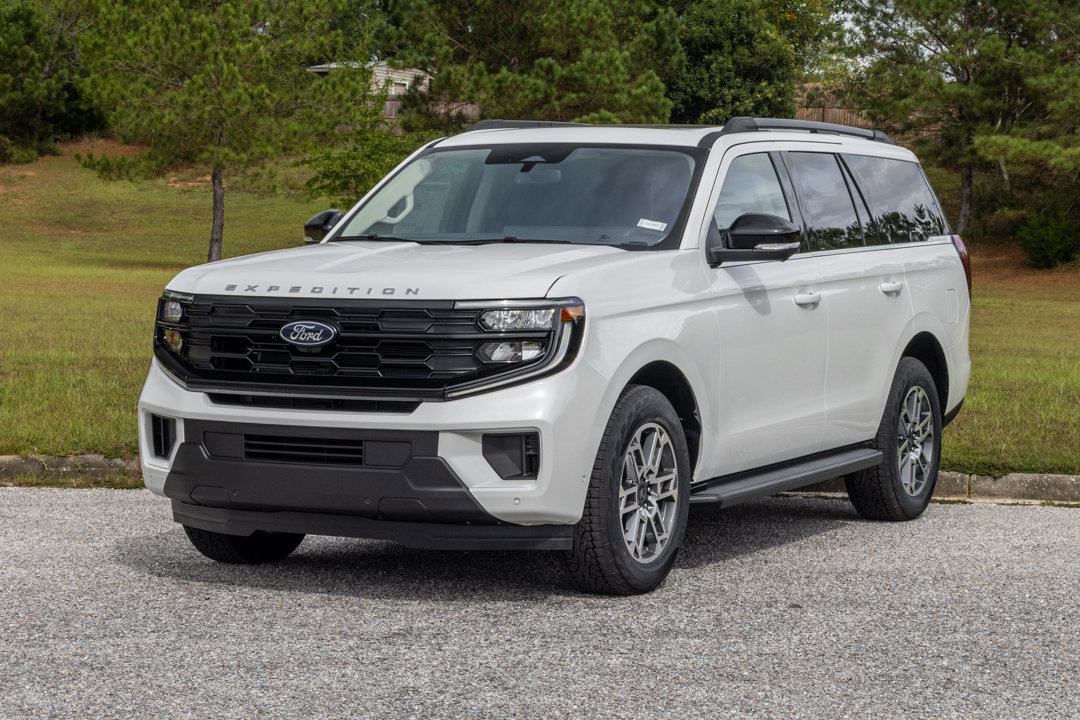 New 2025 Ford Expedition Active image 3