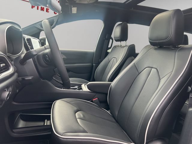 New 2027 Chrysler Pacifica Limited AWD/4WD image 12