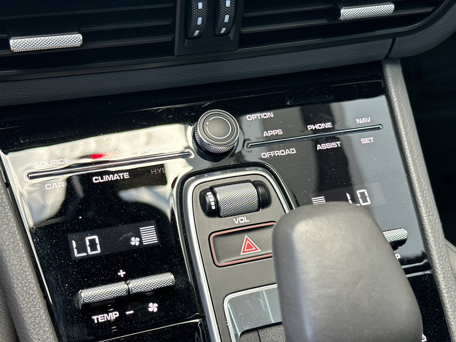 Certified 2022 Porsche Cayenne S AWD/4WD image 18