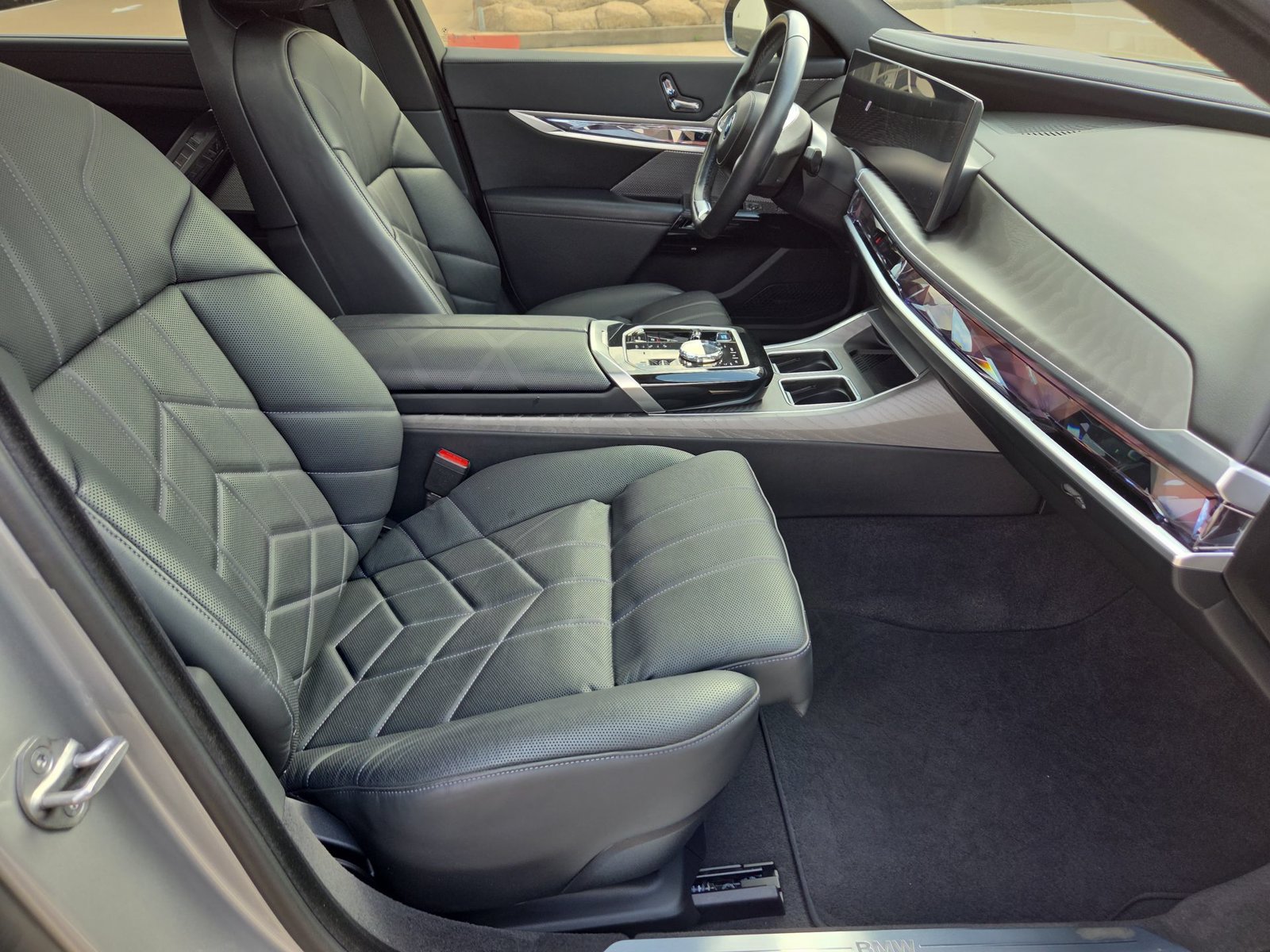 Used 2024 BMW i7 eDrive50 RWD image 28