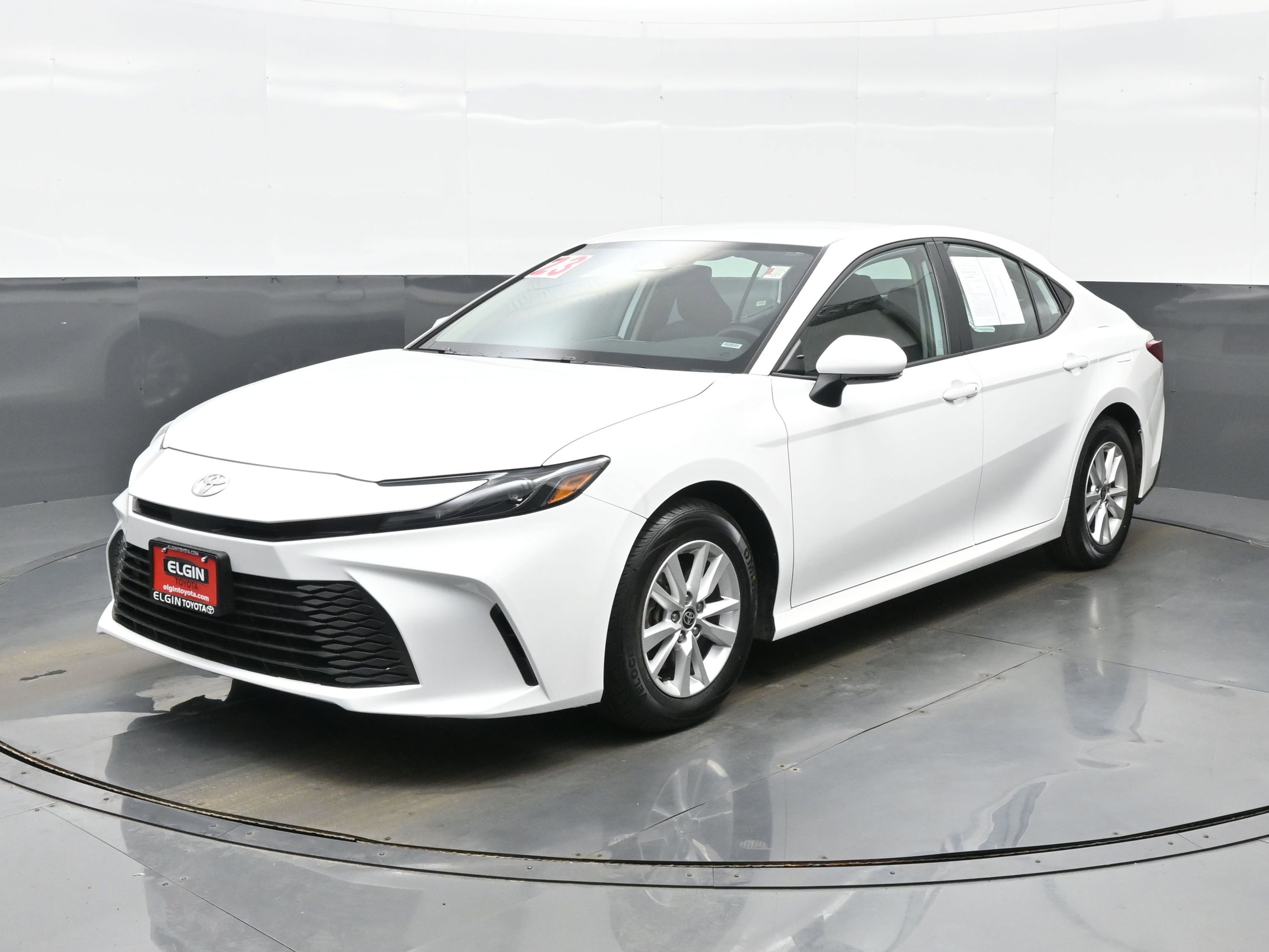 Used 2025 Toyota Camry LE image 2
