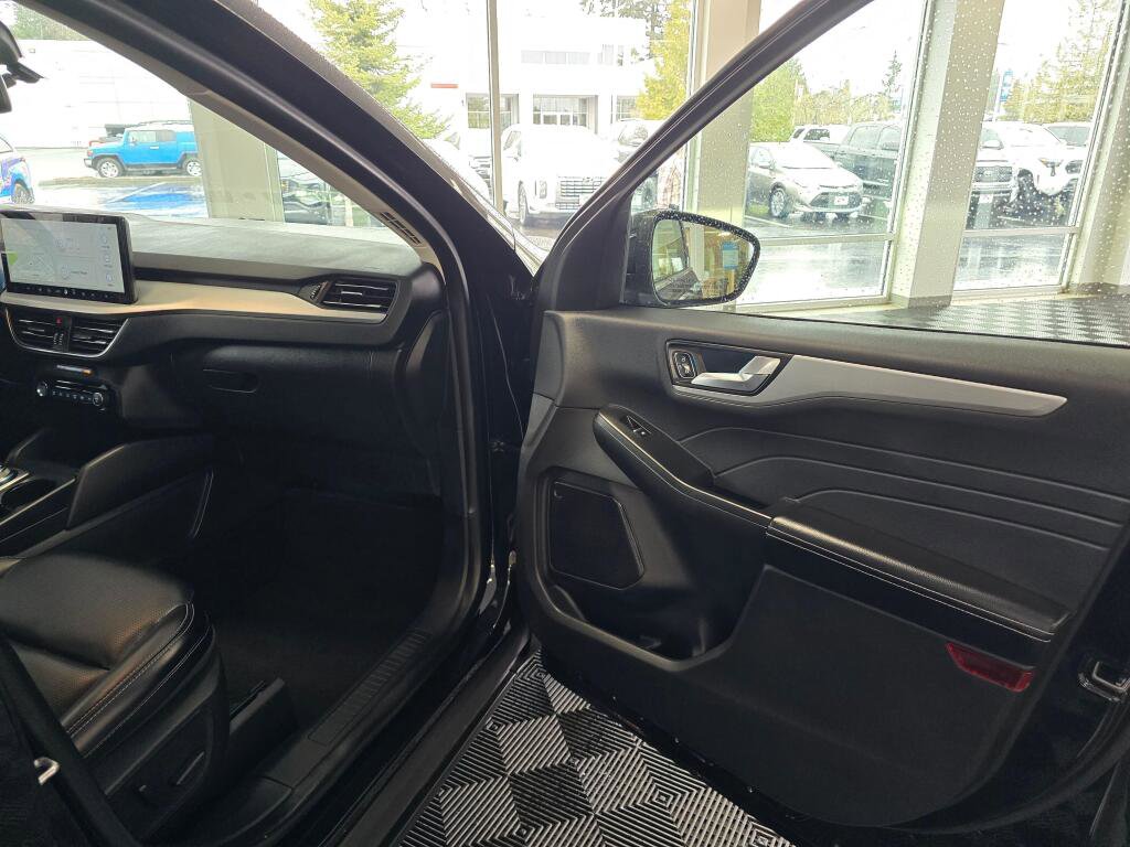 Used 2024 Ford Escape Platinum AWD/4WD image 39