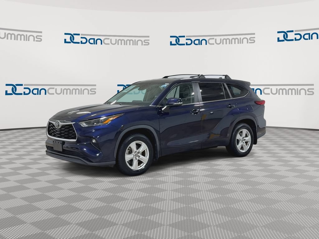 Used 2023 Toyota Highlander LE FWD image 4