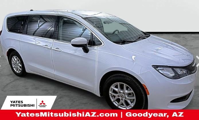 Used 2022 Chrysler Voyager LX image 4
