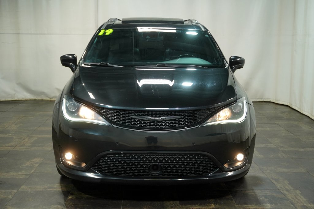 Used 2019 Chrysler Pacifica Touring-L FWD image 11