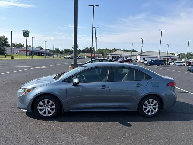 Used 2026 Toyota Corolla LE FWD image 3