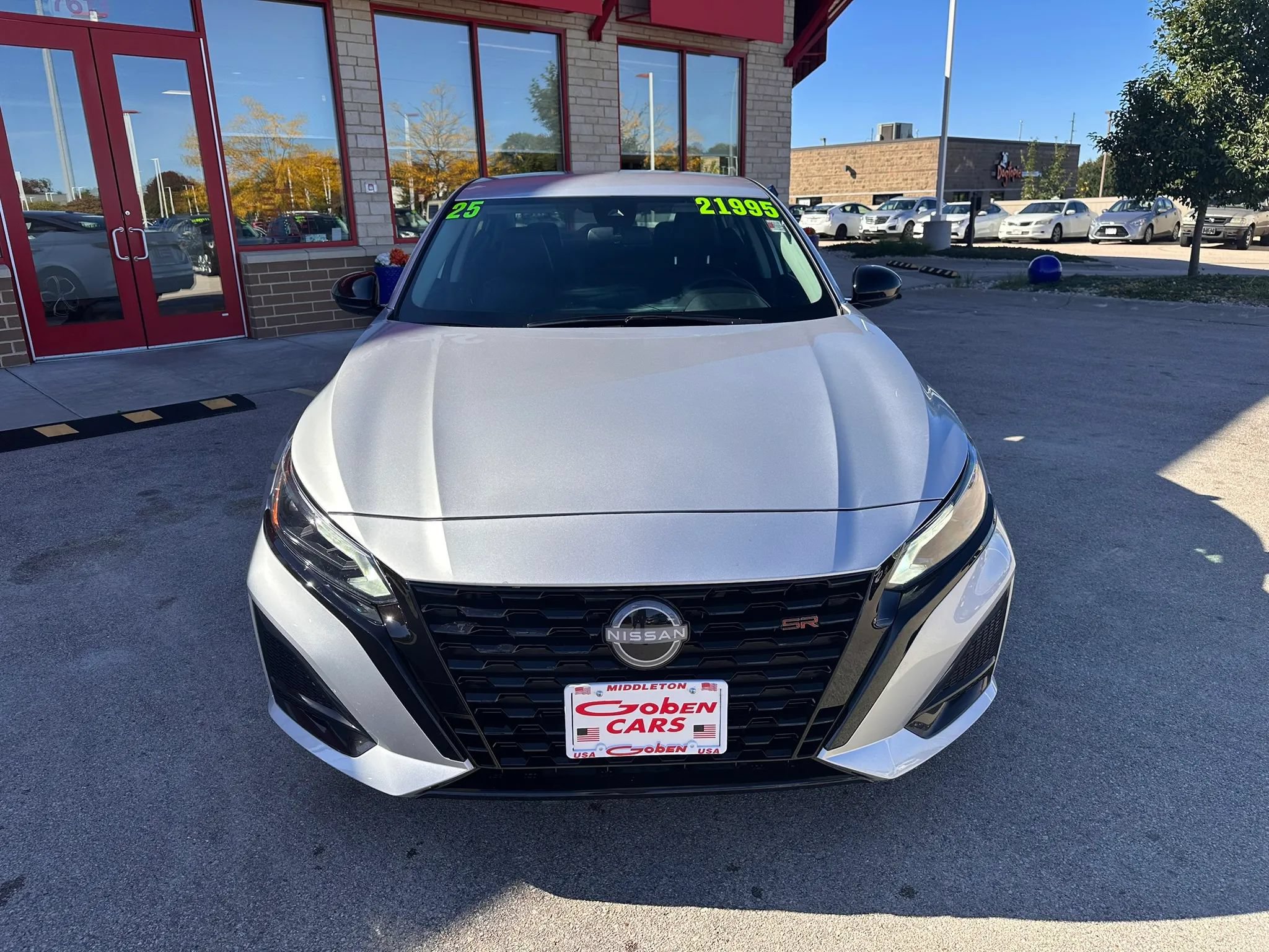 Used 2025 Nissan Altima 2.5 SR FWD image 2