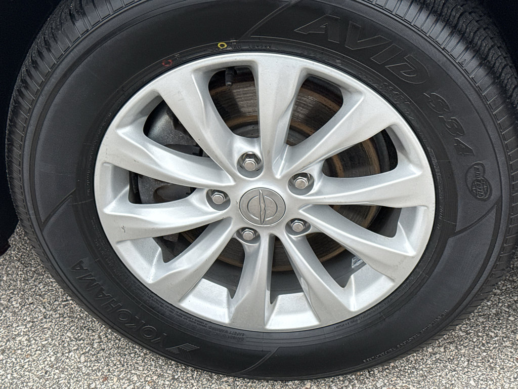 Used 2017 Chrysler Pacifica Touring-L image 8