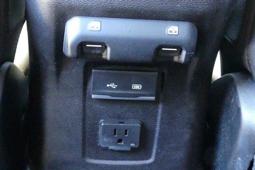 Used 2018 Jeep Wrangler Unlimited Sahara w/ LED Lighting Group AWD/4WD image 30