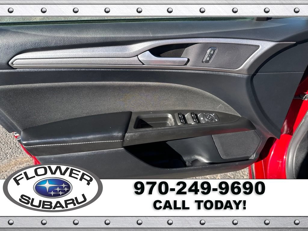 Used 2020 Ford Fusion SE FWD image 25