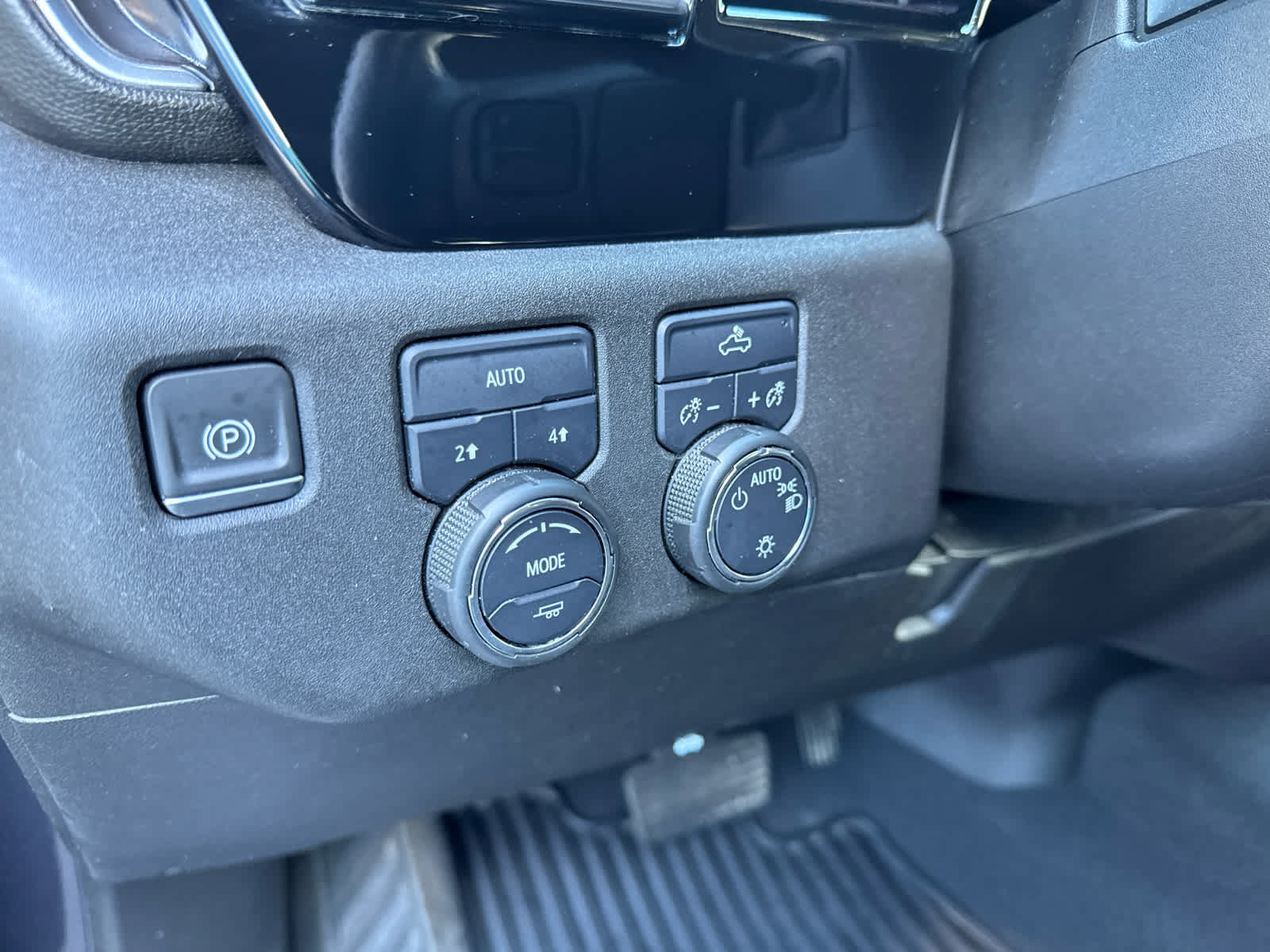 Certified 2024 Chevrolet Silverado 1500 LT AWD/4WD image 17