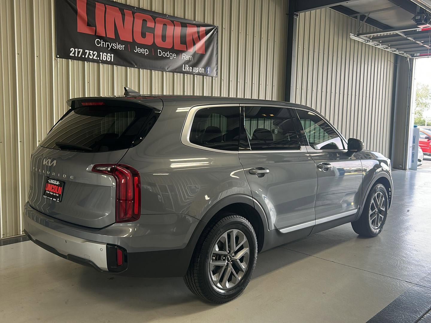 Used 2023 Kia Telluride LX FWD image 11