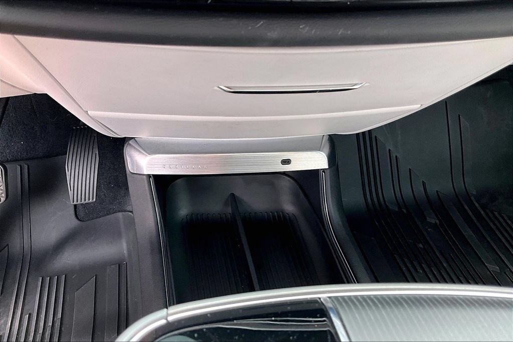 Used 2024 Cadillac Lyriq Luxury w/ LPO, Floor Liner Package AWD/4WD image 25