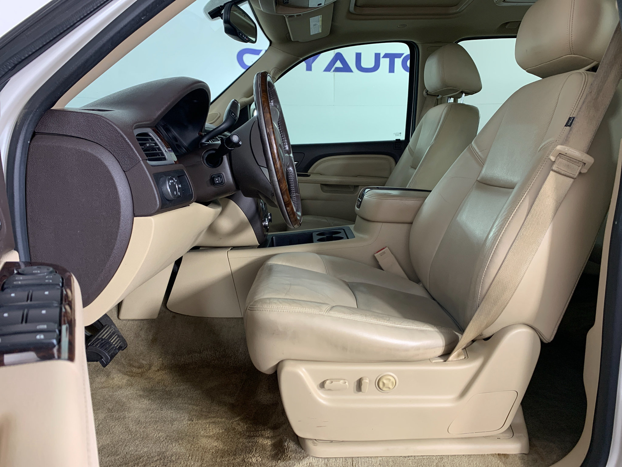 Used 2014 GMC Yukon Denali RWD image 15