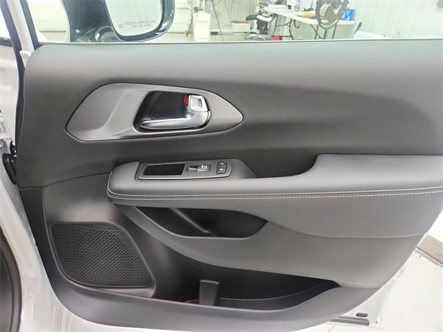 New 2026 Chrysler Pacifica Select image 37