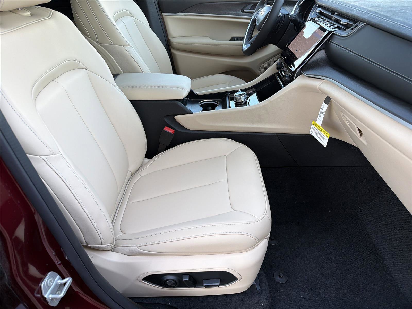 New 2025 Jeep Grand Cherokee Limited w/ Black Appearance Package image 10