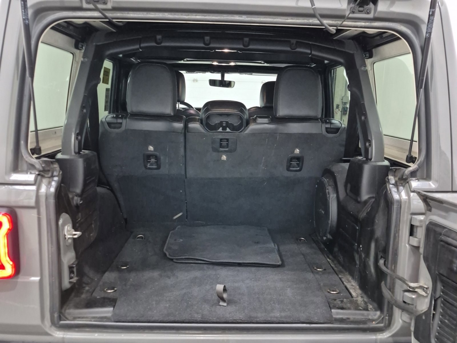 Used 2022 Jeep Wrangler Unlimited Rubicon w/ LED Lighting Group image 9