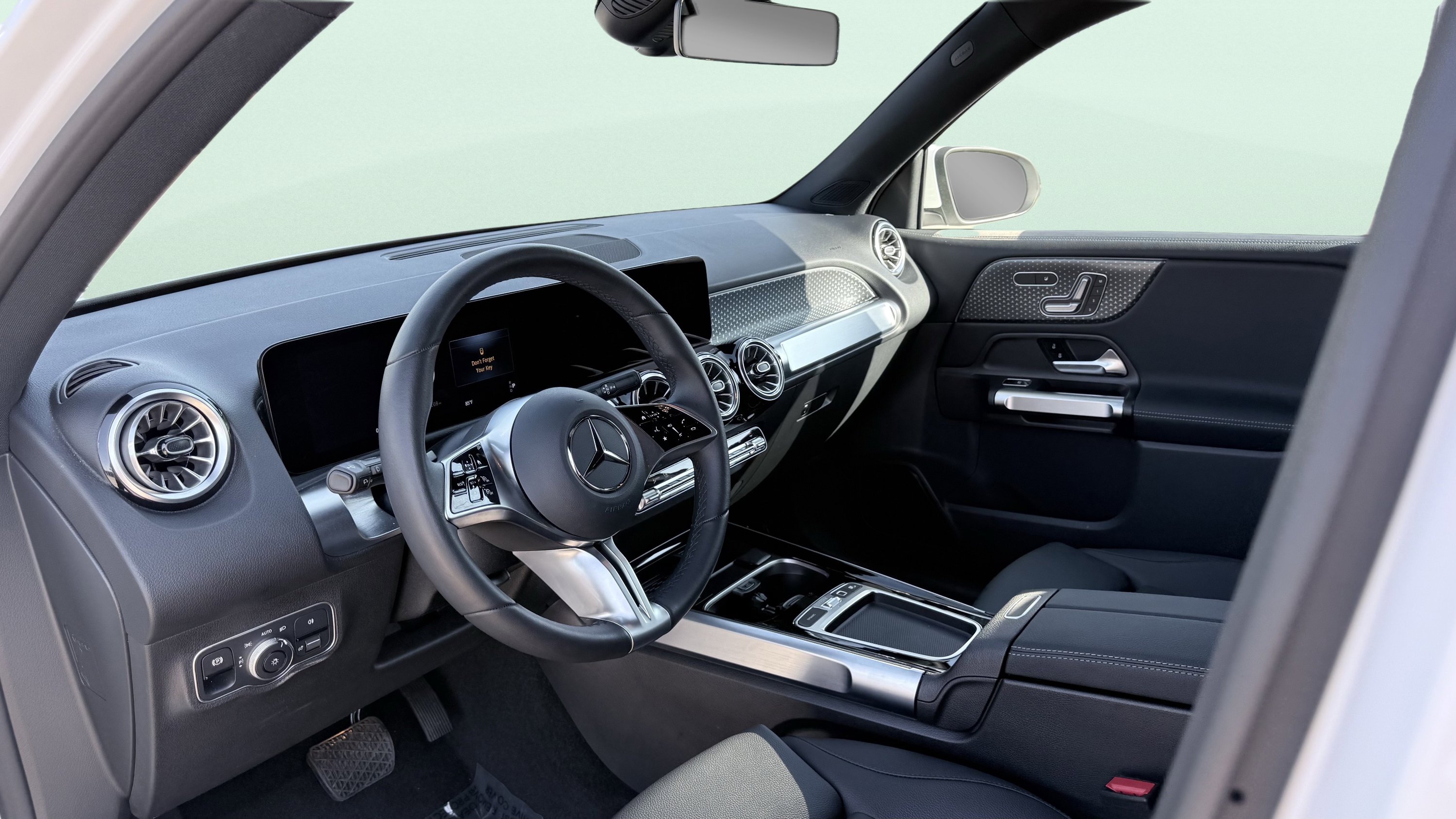 Used 2025 Mercedes-Benz EQB 250+ image 27