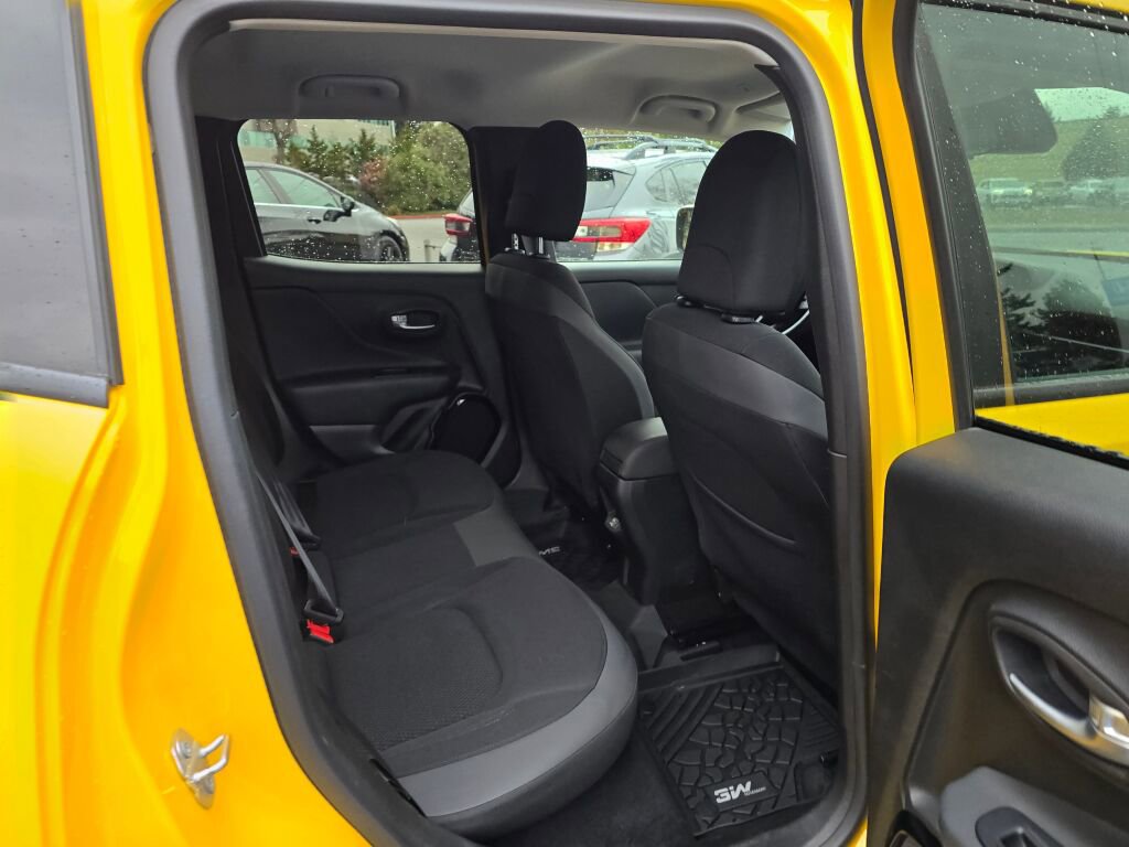 Used 2019 Jeep Renegade Altitude w/ UConnect 8.4 Nav Group image 10