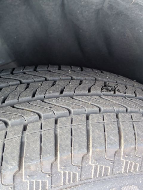 Used 2025 GMC Acadia Elevation image 9