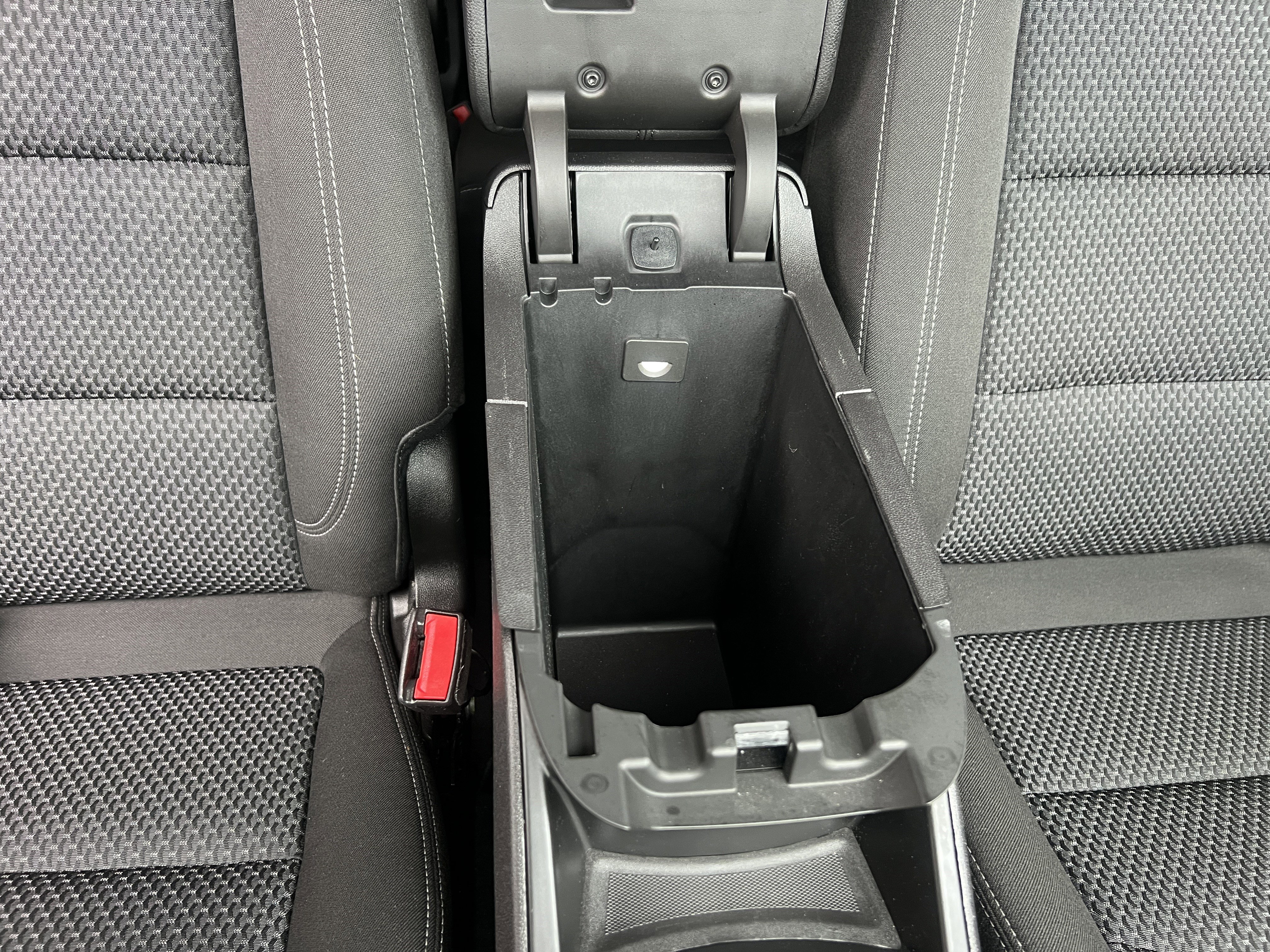 Used 2024 GMC Terrain SLE FWD image 24