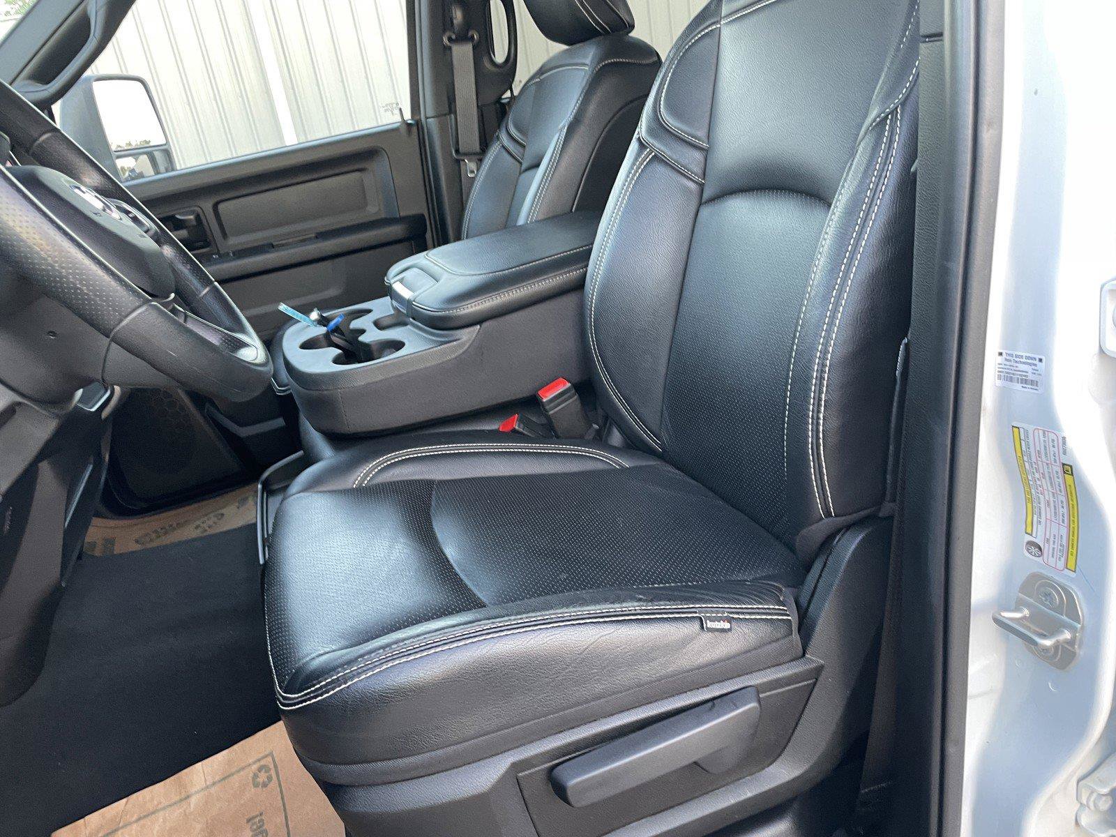 Used 2024 RAM 3500 Tradesman w/ Chrome Appearance Group AWD/4WD image 11