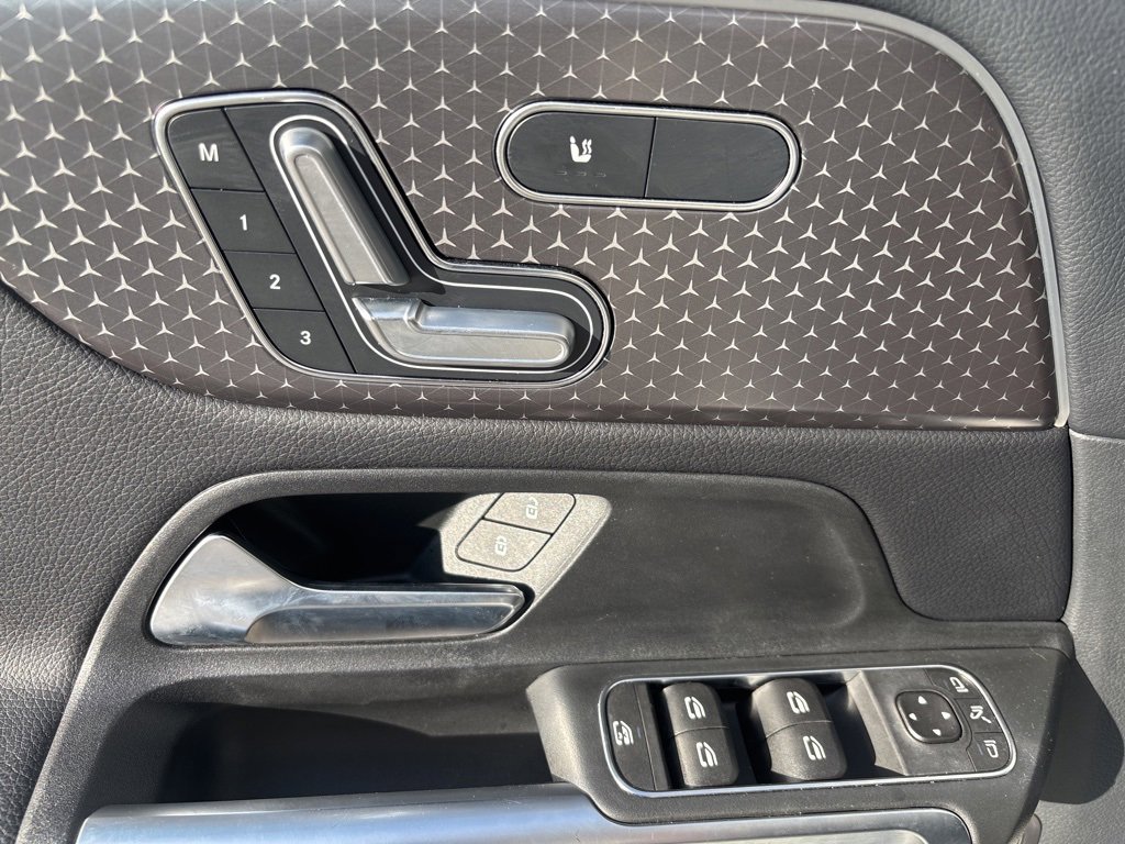 Used 2024 Mercedes-Benz GLB 250 image 38